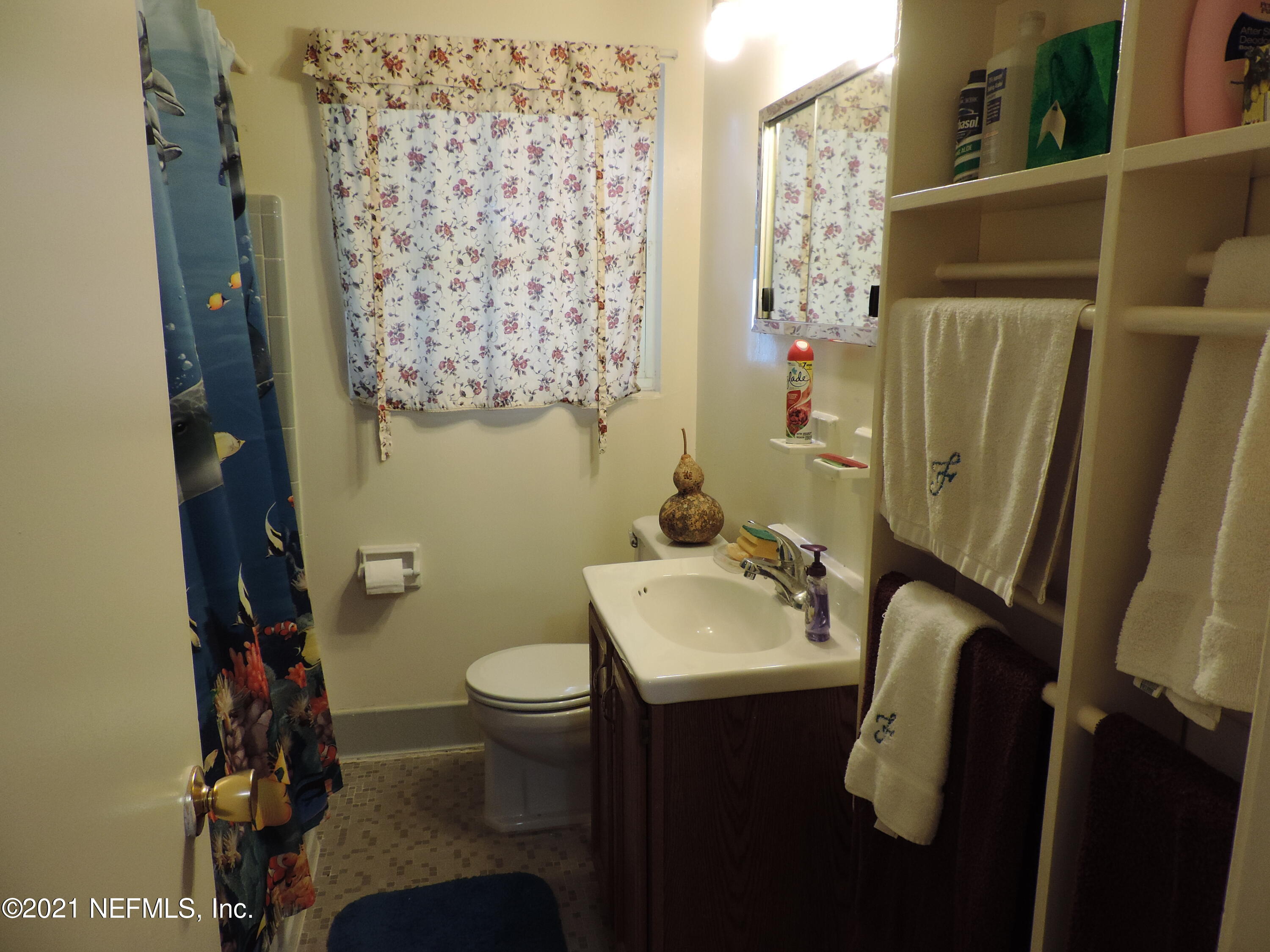 4253 Springwood Road Jacksonville, FL 32207 - Photo 9 of 16 a bathroom with a sink toilet and shower
