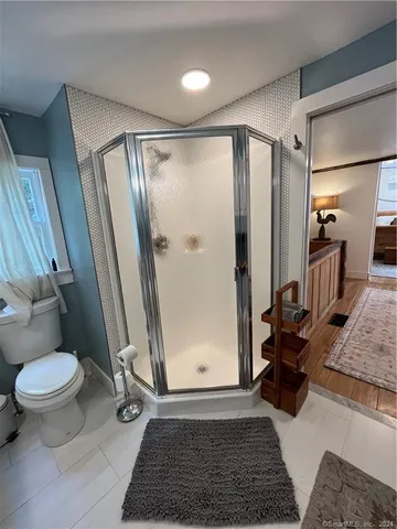 a bathroom with a toilet and a shower