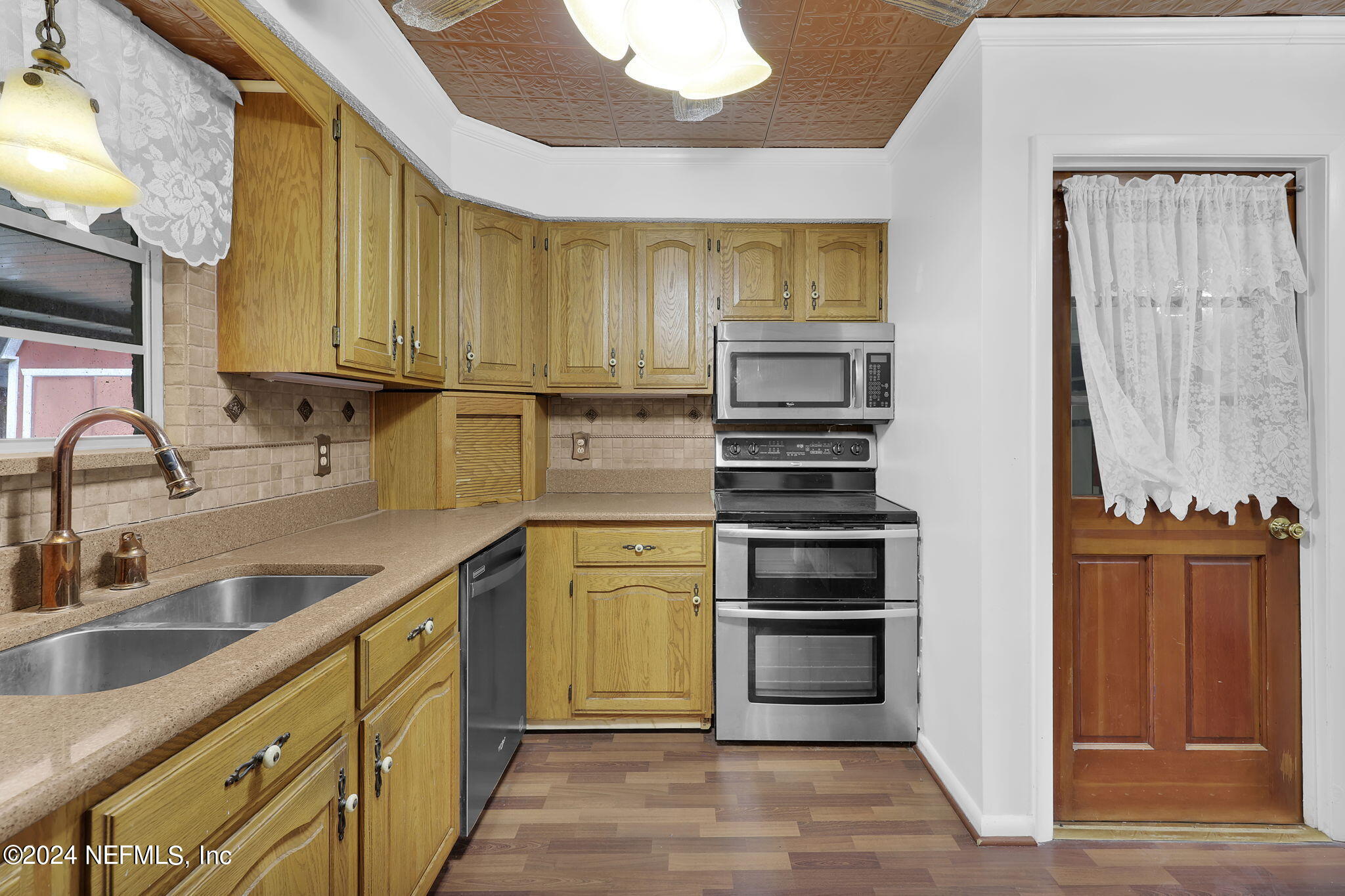 960 Grape Lane St. Johns, FL 32259 - Photo 18 of 46 a kitchen with stainless steel appliances a stove sink and cabinets