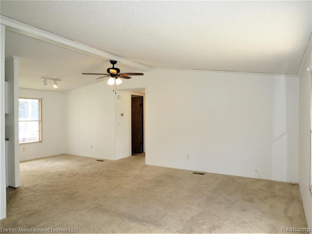 370 Rustic Lane Belleville, MI 48111 - Photo 4 of 29