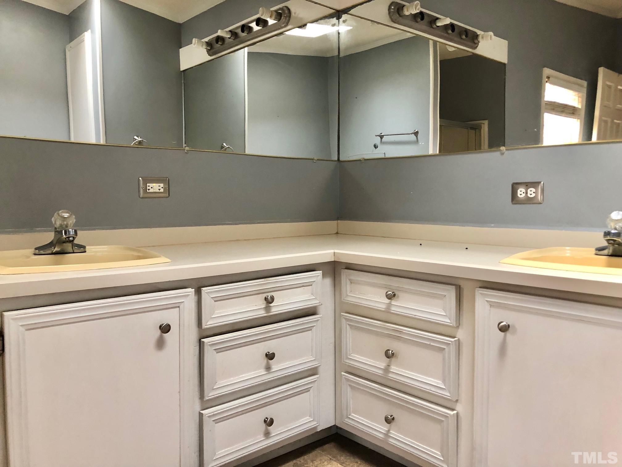 482 Daniel Harris Road Henderson, NC 27537 - Photo 11 of 24 Gallery Image 11