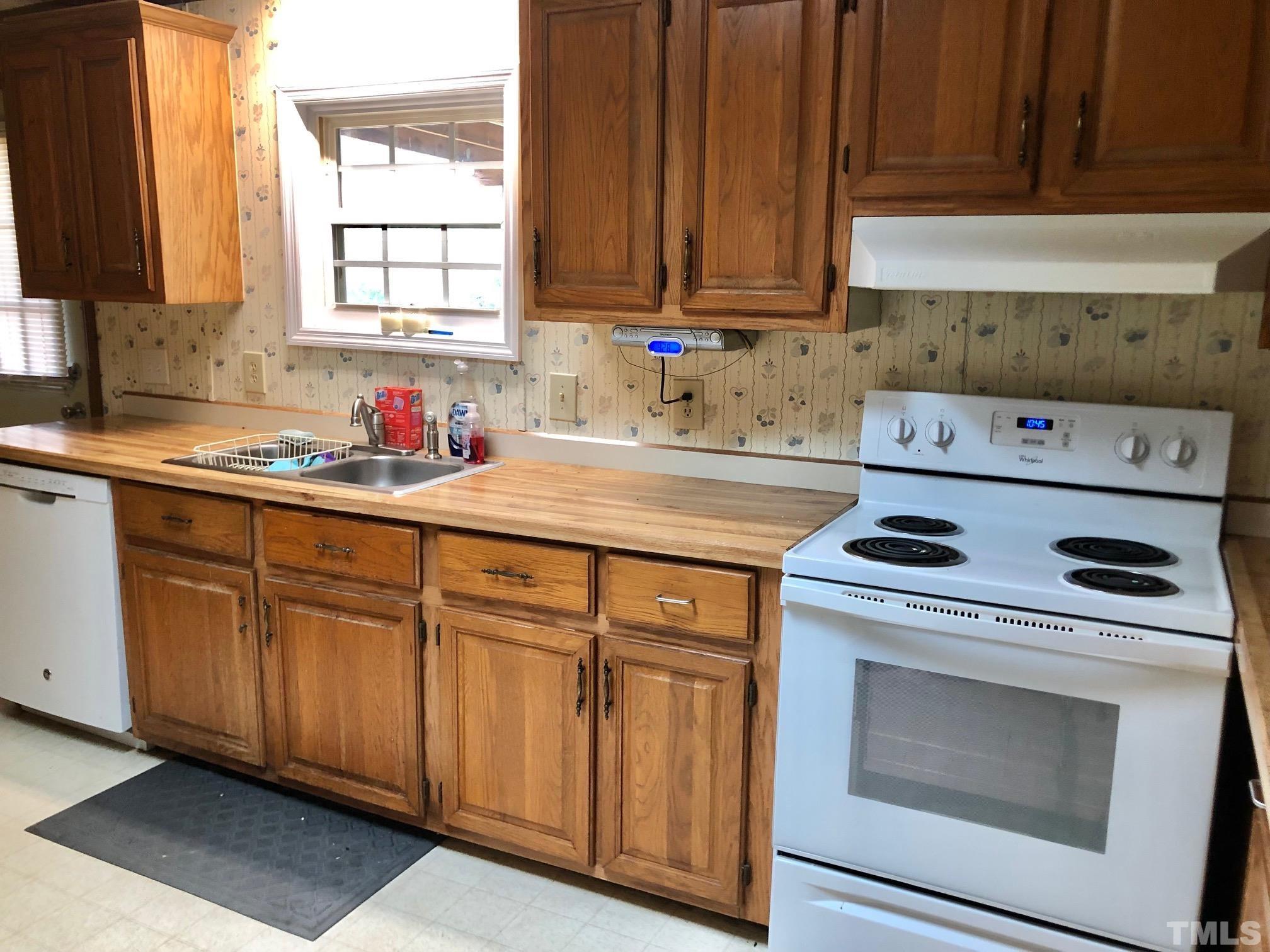 482 Daniel Harris Road Henderson, NC 27537 - Photo 6 of 24 Gallery Image 6
