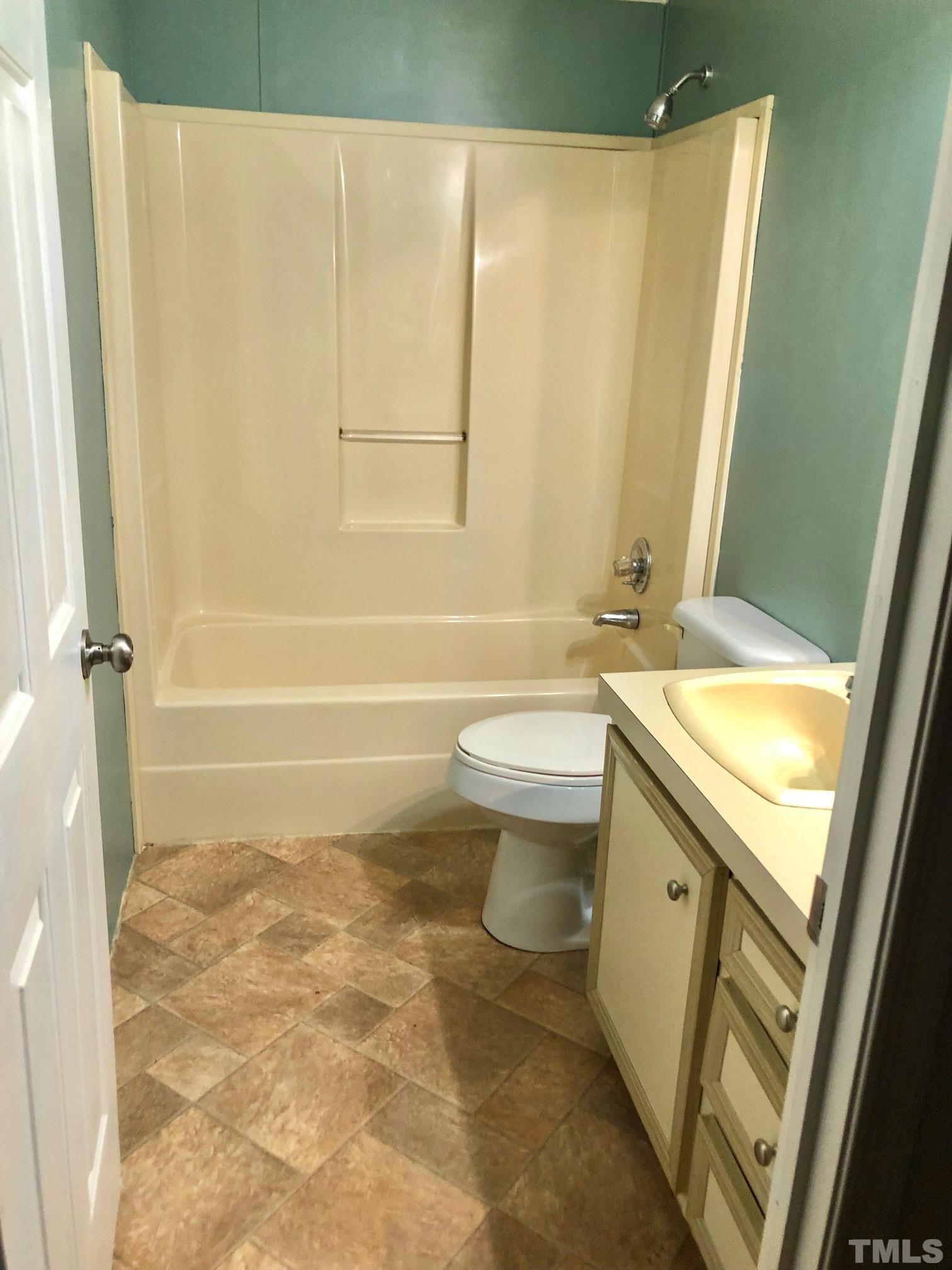 482 Daniel Harris Road Henderson, NC 27537 - Photo 9 of 24 Gallery Image 9