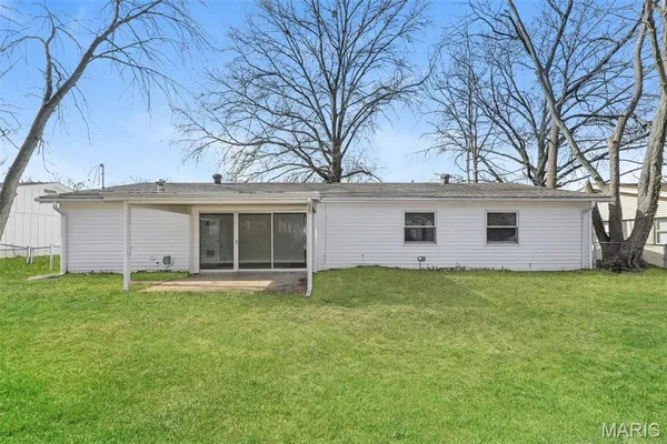 $208,600 | 660 Brookstone Drive, Florissant, MO 63033