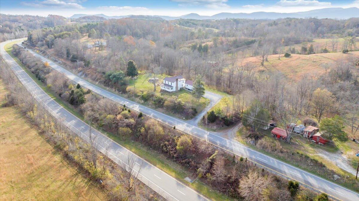 6457 Roanoke Road Fincastle, VA 24090 - Photo 3 of 34 a view of a city from a balcony