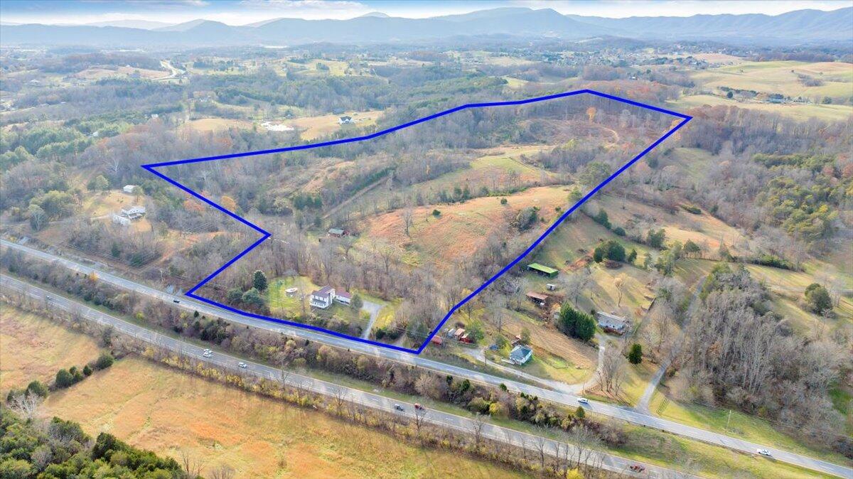 6457 Roanoke Road Fincastle, VA 24090 - Photo 7 of 34