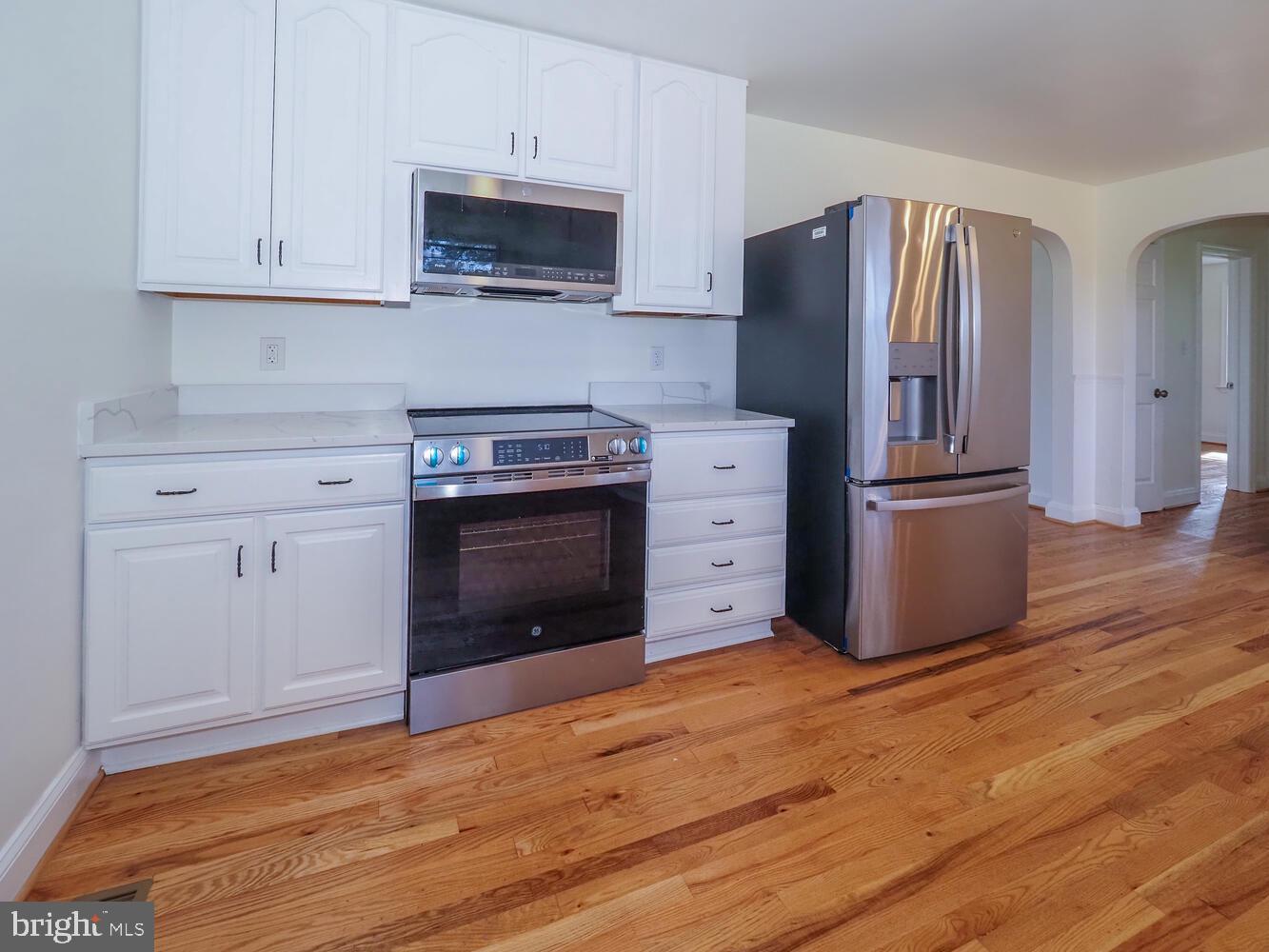 418 Hiobs Lane Aberdeen, MD 21001 - Photo 24 of 46 a kitchen with granite countertop a refrigerator stove and oven