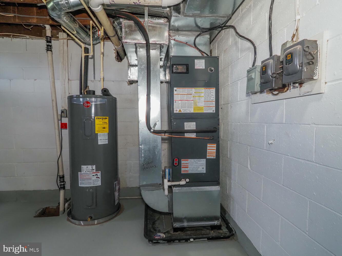 418 Hiobs Lane Aberdeen, MD 21001 - Photo 42 of 46 a room with gym equipment