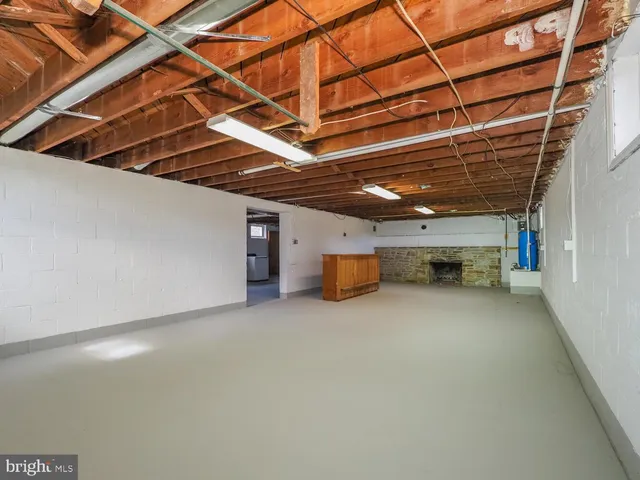 a view of room with an empty space