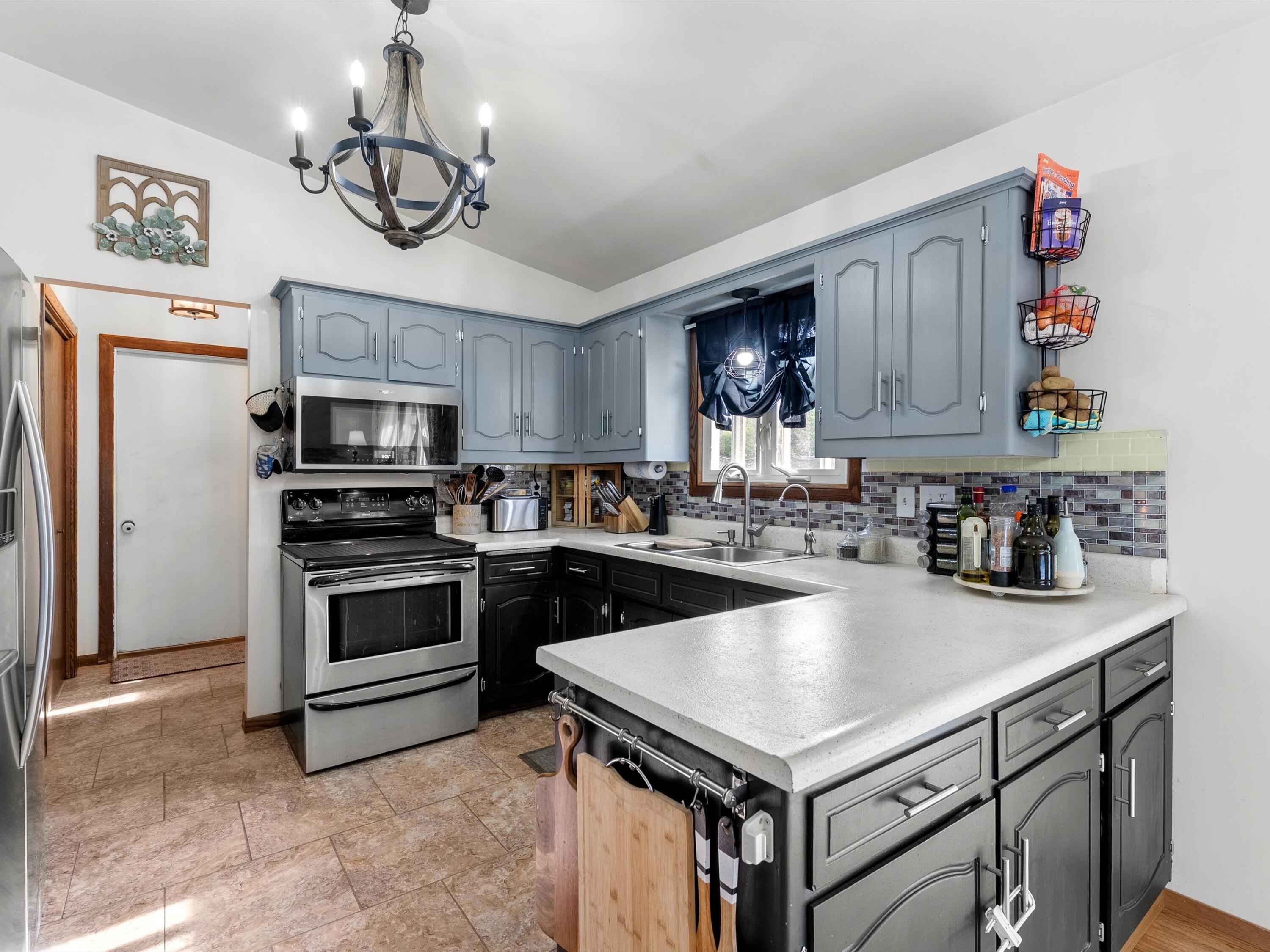 3127 South 15th Street Manitowoc, WI 54220 - Photo 9 of 27 Kitchen