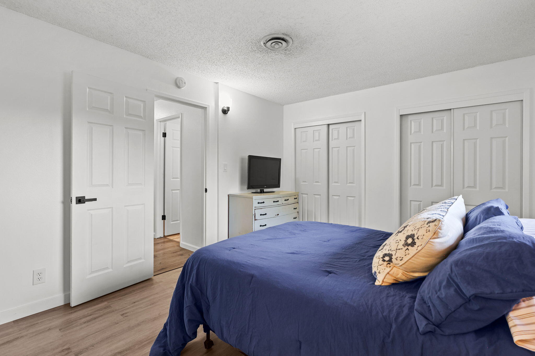 6958 Riverside Drive Redding, CA 96001 - Photo 14 of 30 a bedroom with a bed and a tv