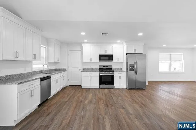 $3,825 | 2 Rossi Court, Unit 2, South Hackensack, NJ 07606