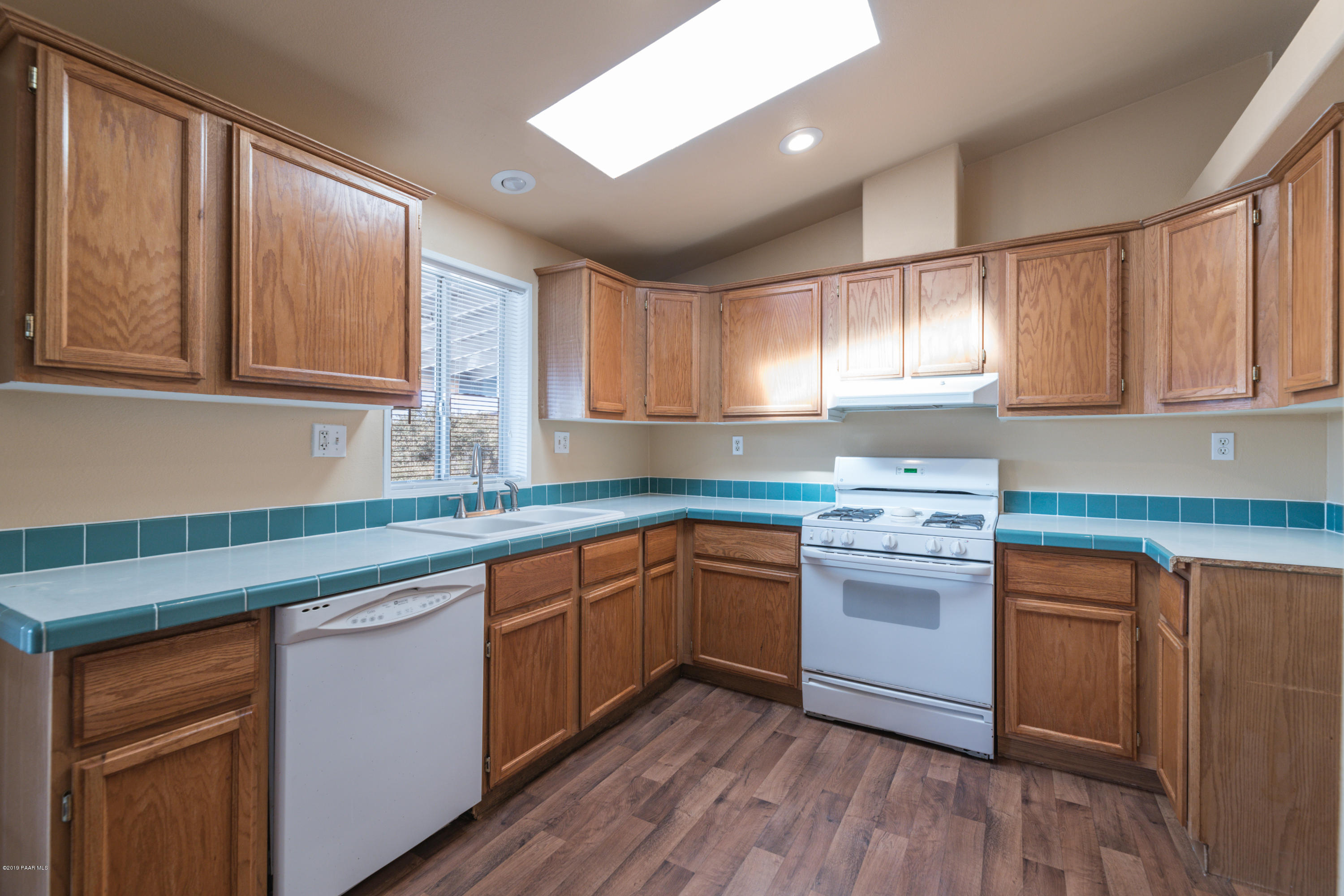 680 North Ambassador Road Dewey, AZ 86327 - Photo 9 of 46 Kitchen
