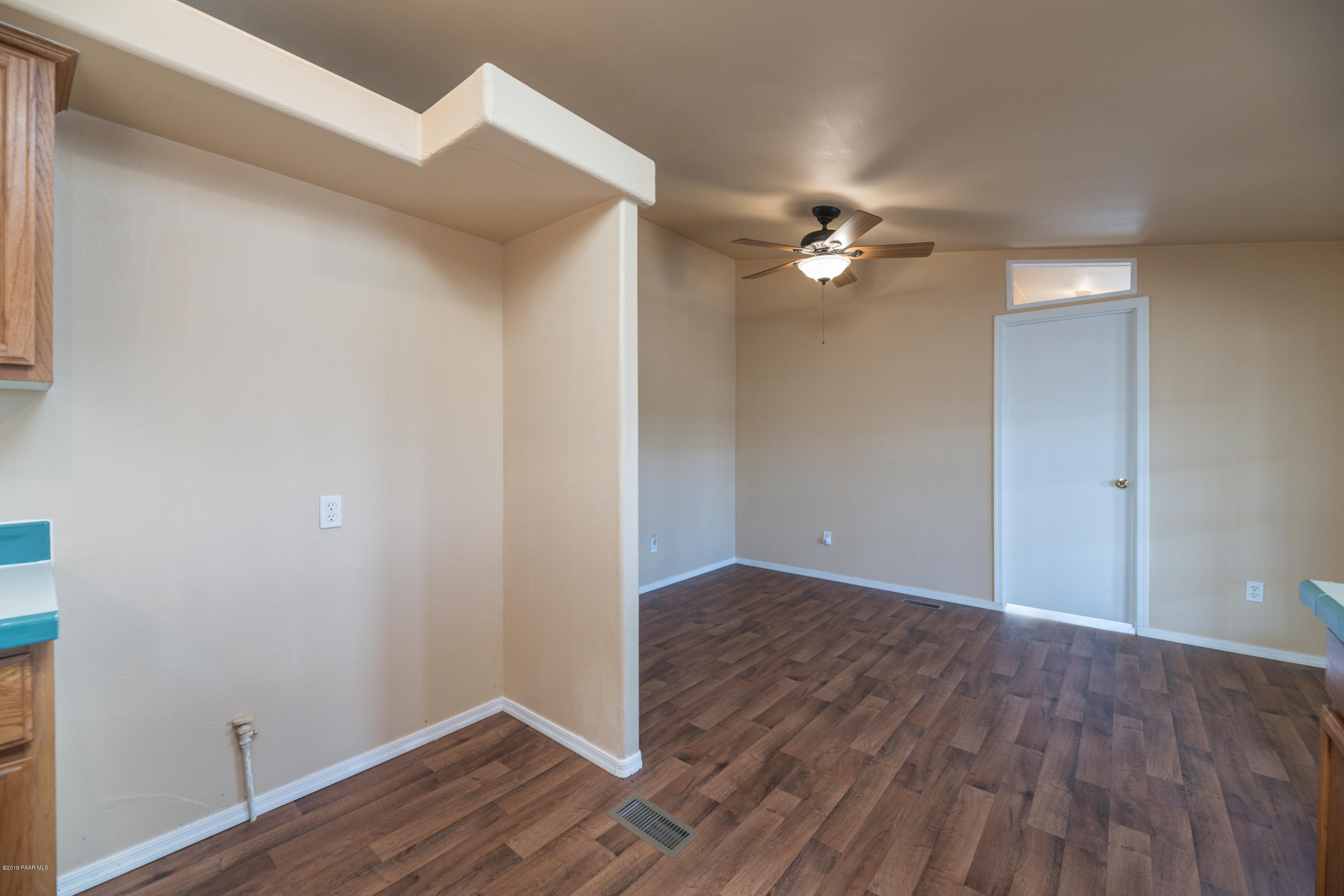 680 North Ambassador Road Dewey, AZ 86327 - Photo 10 of 46 Kitchen