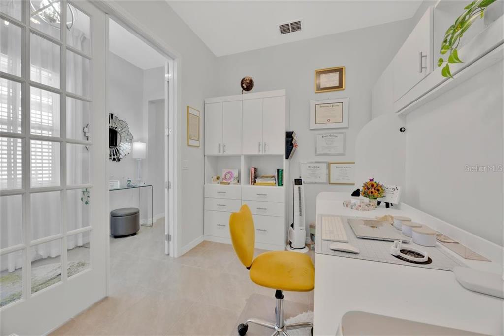 2031 Key Bay Trail Kissimmee, FL 34747 - Photo 23 of 46 a bathroom with a tub sink and mirror