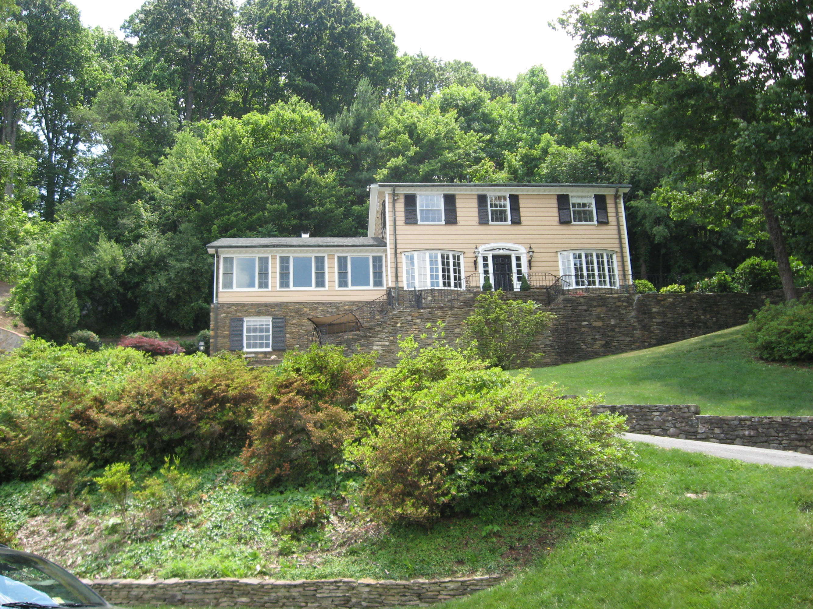3016 Lockridge Road Southwest Roanoke, VA 24014 - Photo 3 of 42 IMG_0648