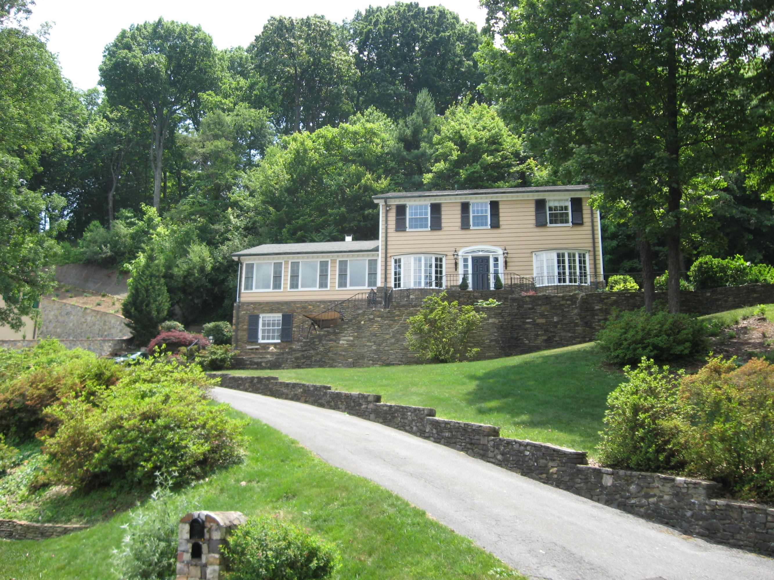 3016 Lockridge Road Southwest Roanoke, VA 24014 - Photo 4 of 42 IMG_0649