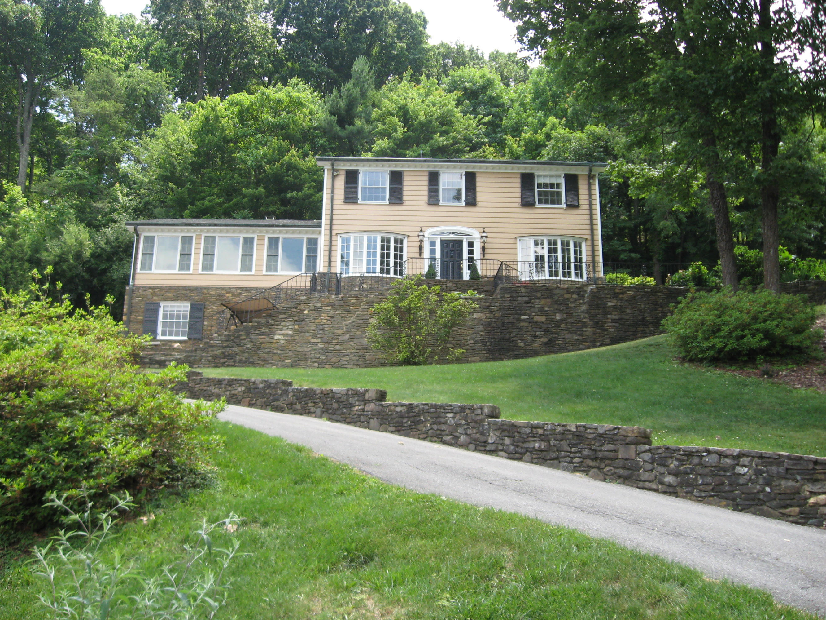 3016 Lockridge Road Southwest Roanoke, VA 24014 - Photo 5 of 42 IMG_0650