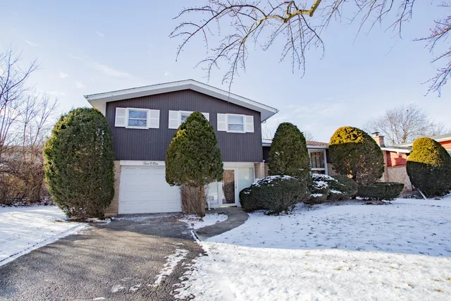 $650,000 | 201 Valley View Drive, Wilmette, IL 60091