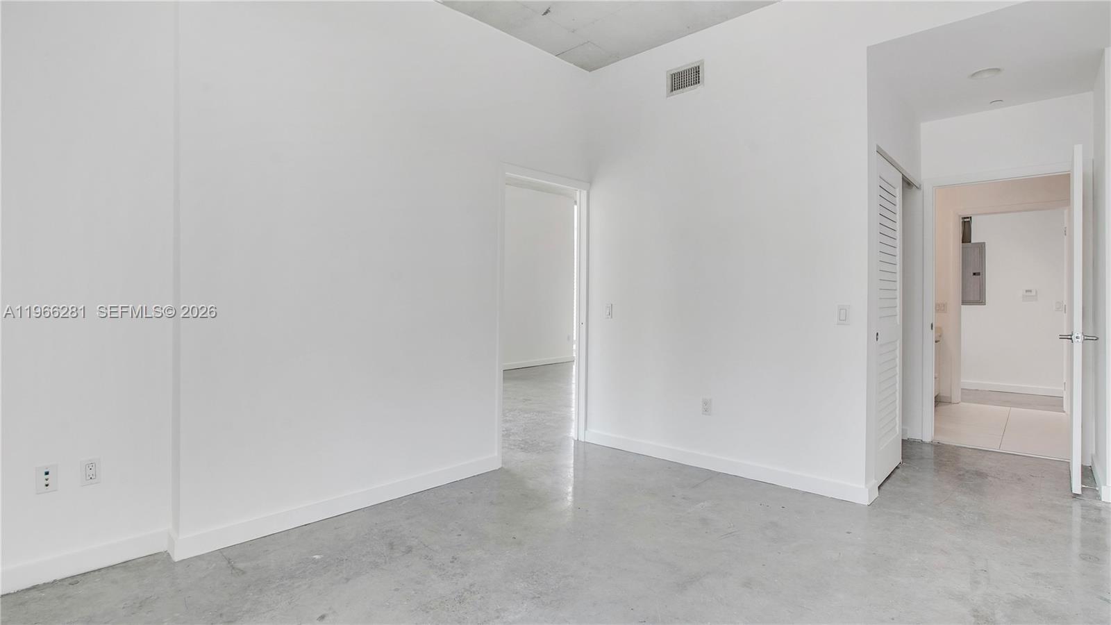 151 Southeast 1st Street, Unit 2101 Miami, FL 33131 - Photo 13 of 23