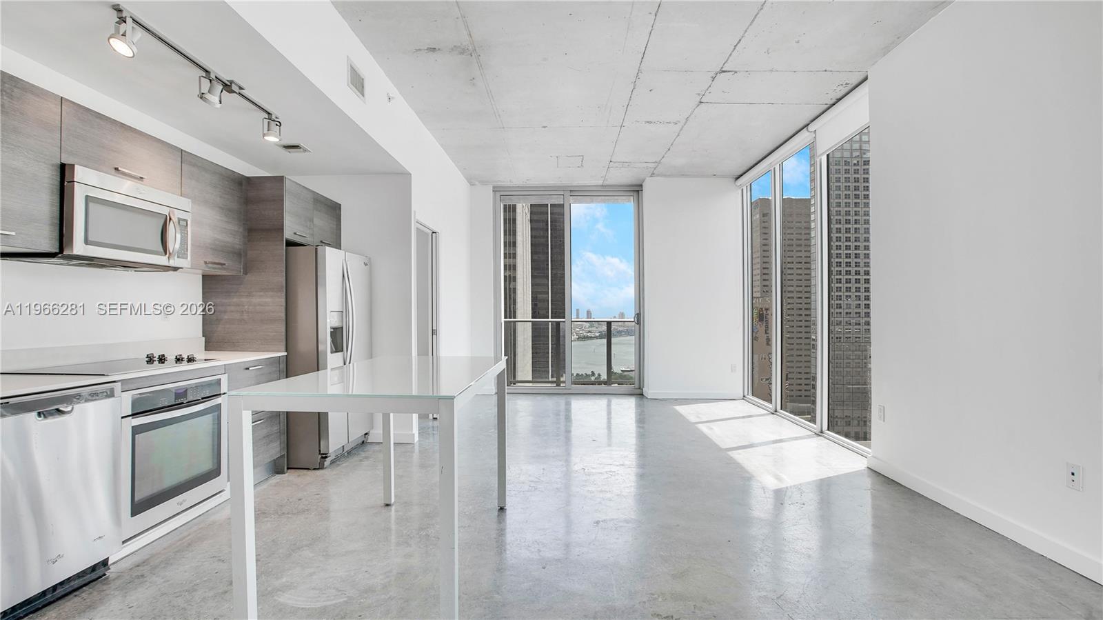 151 Southeast 1st Street, Unit 2101 Miami, FL 33131 - Photo 9 of 23