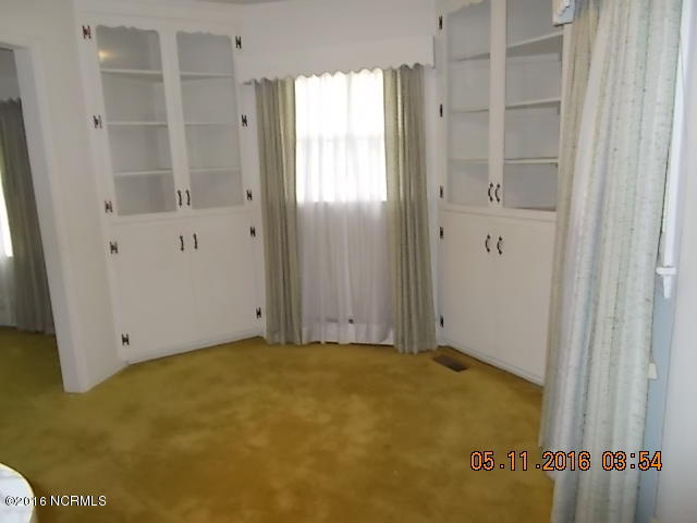 1921 Pauls Path Road Kinston, NC 28504 - Photo 2 of 10 Dining room