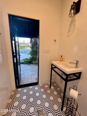 $3,250,000 | 2421 East Montebello Avenue, Phoenix, AZ 85016