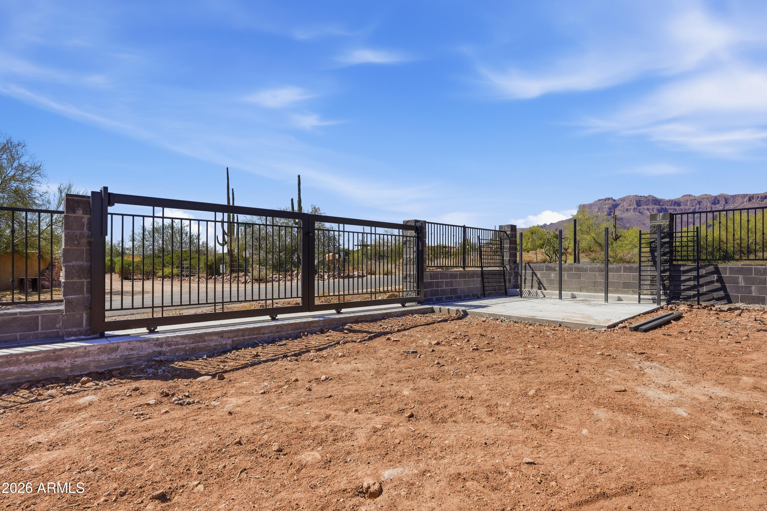 10464 East Magnolia Road Gold Canyon, AZ 85118 - Photo 59 of 77 a view of a backyard with a garden