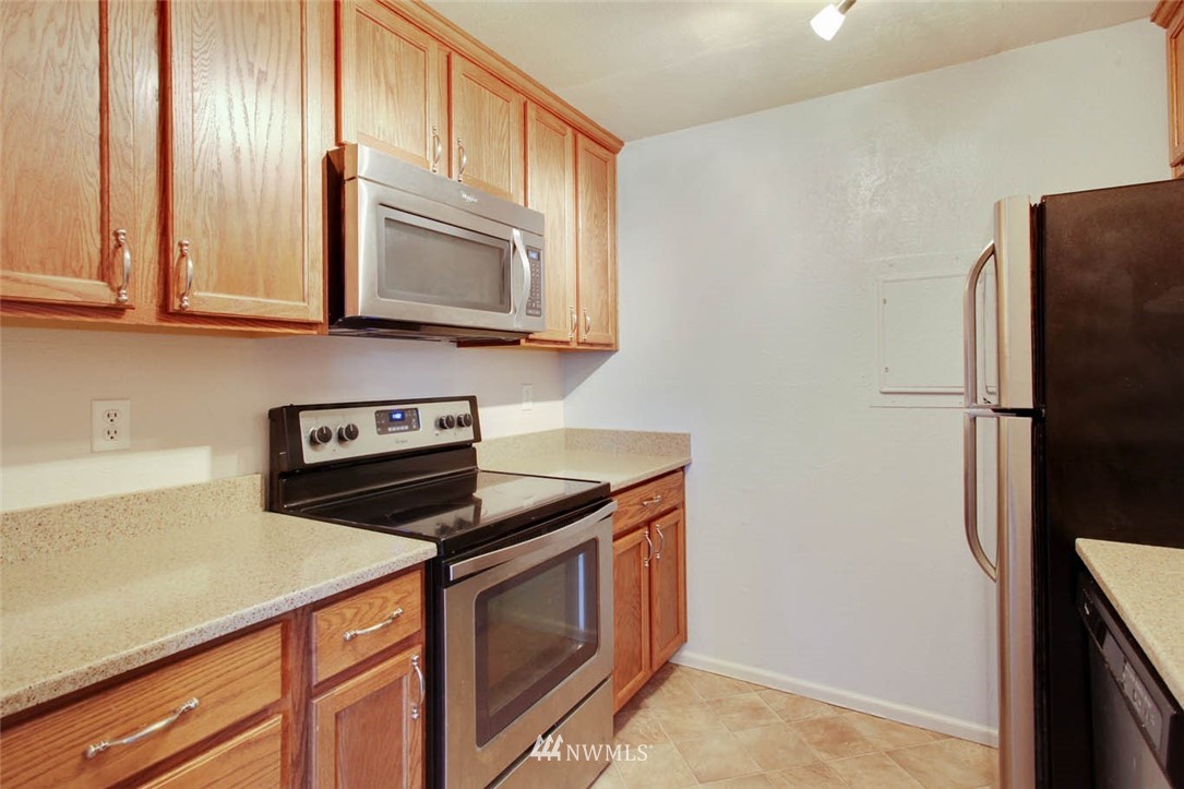 17512 149th Avenue Southeast, Unit F3 Renton, WA 98058 - Photo 9 of 22 Gallery Image 9