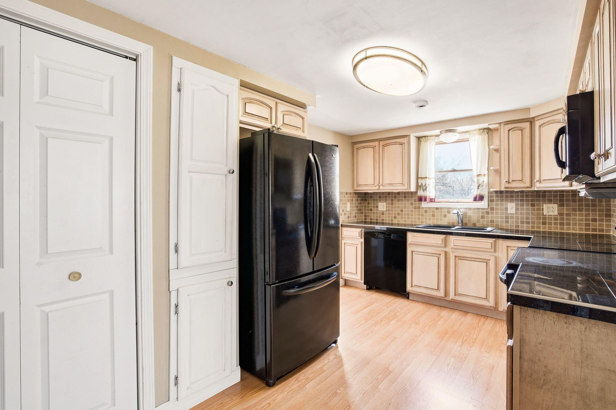 11108 82nd Street Pleasant Prairie, WI 53158 - Photo 5 of 35 Kitchen