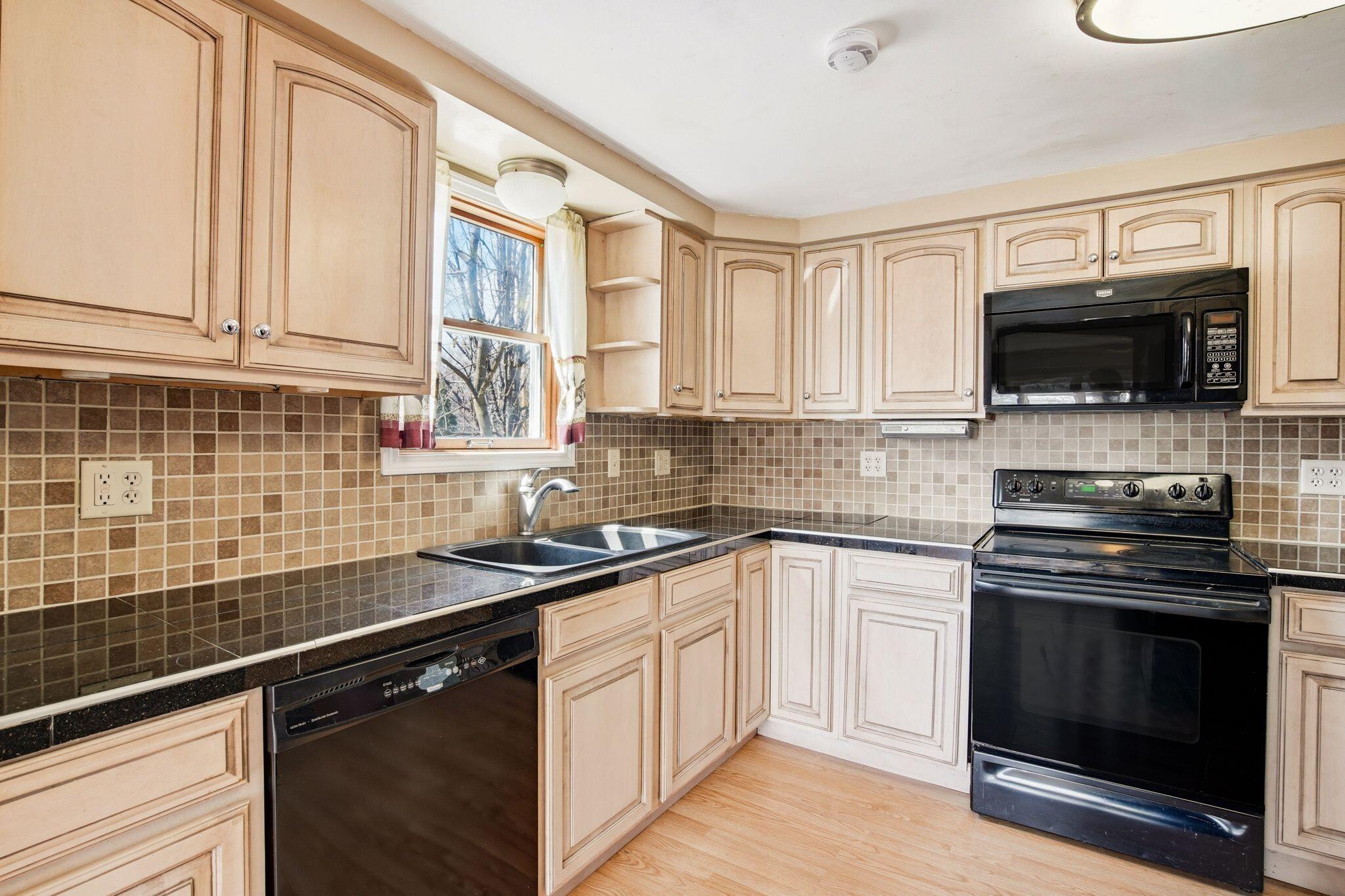 11108 82nd Street Pleasant Prairie, WI 53158 - Photo 9 of 35 Kitchen