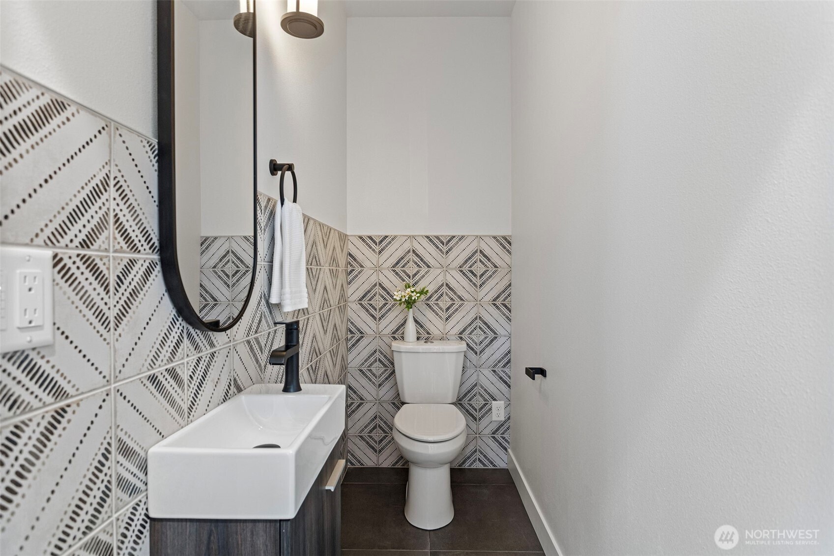4432 Dayton Avenue North Seattle, WA 98103 - Photo 27 of 38