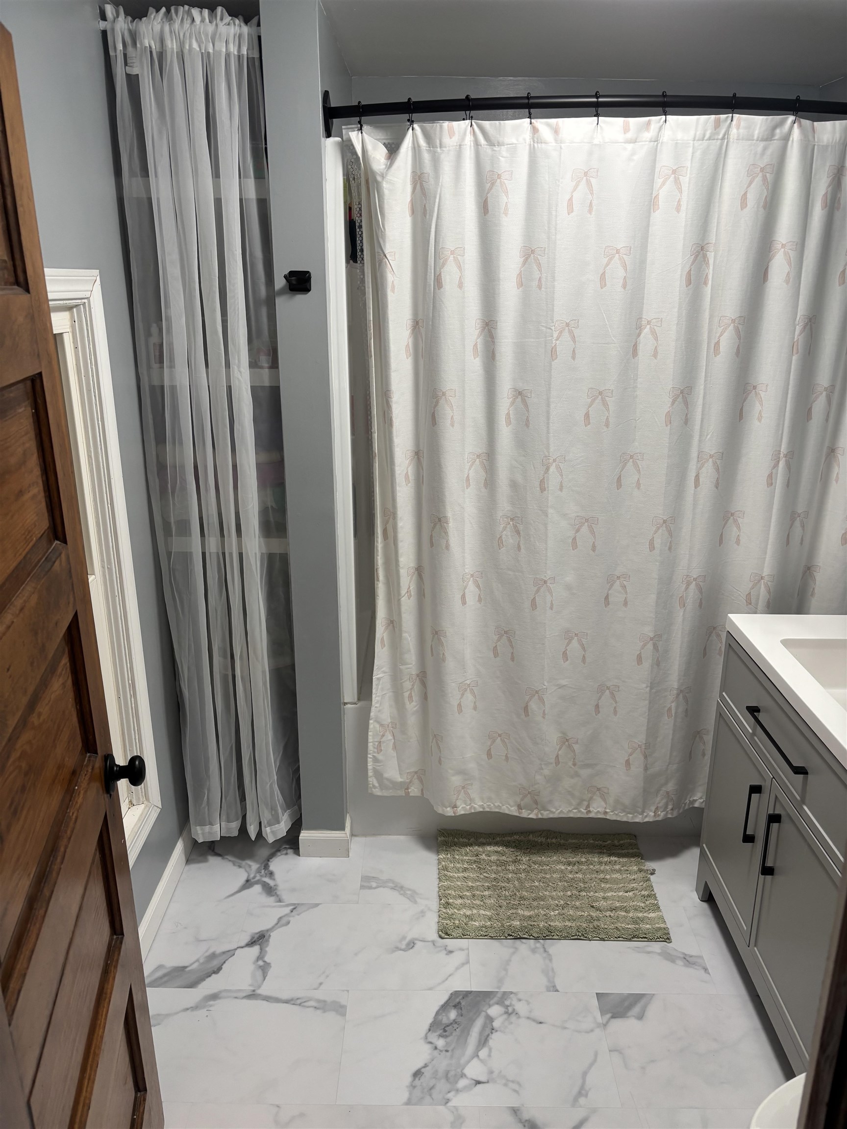 425 North Main Street Stockton, IL 61085 - Photo 14 of 20 a bathroom with a bathtub and shower