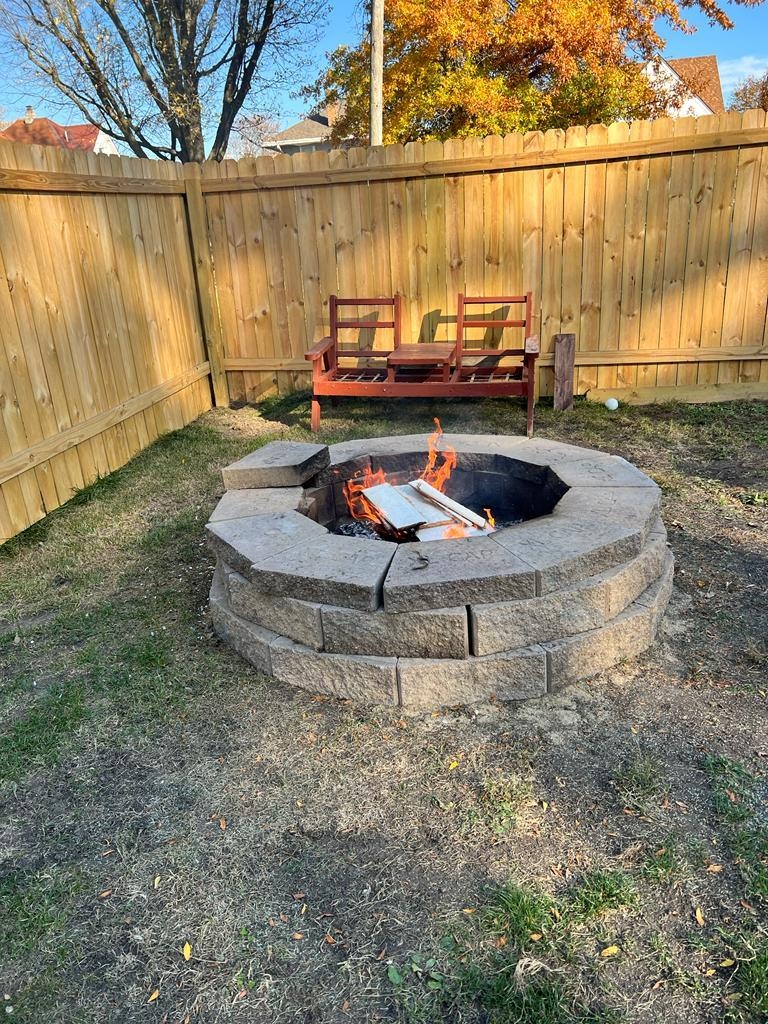 425 North Main Street Stockton, IL 61085 - Photo 17 of 20 a room with a rug