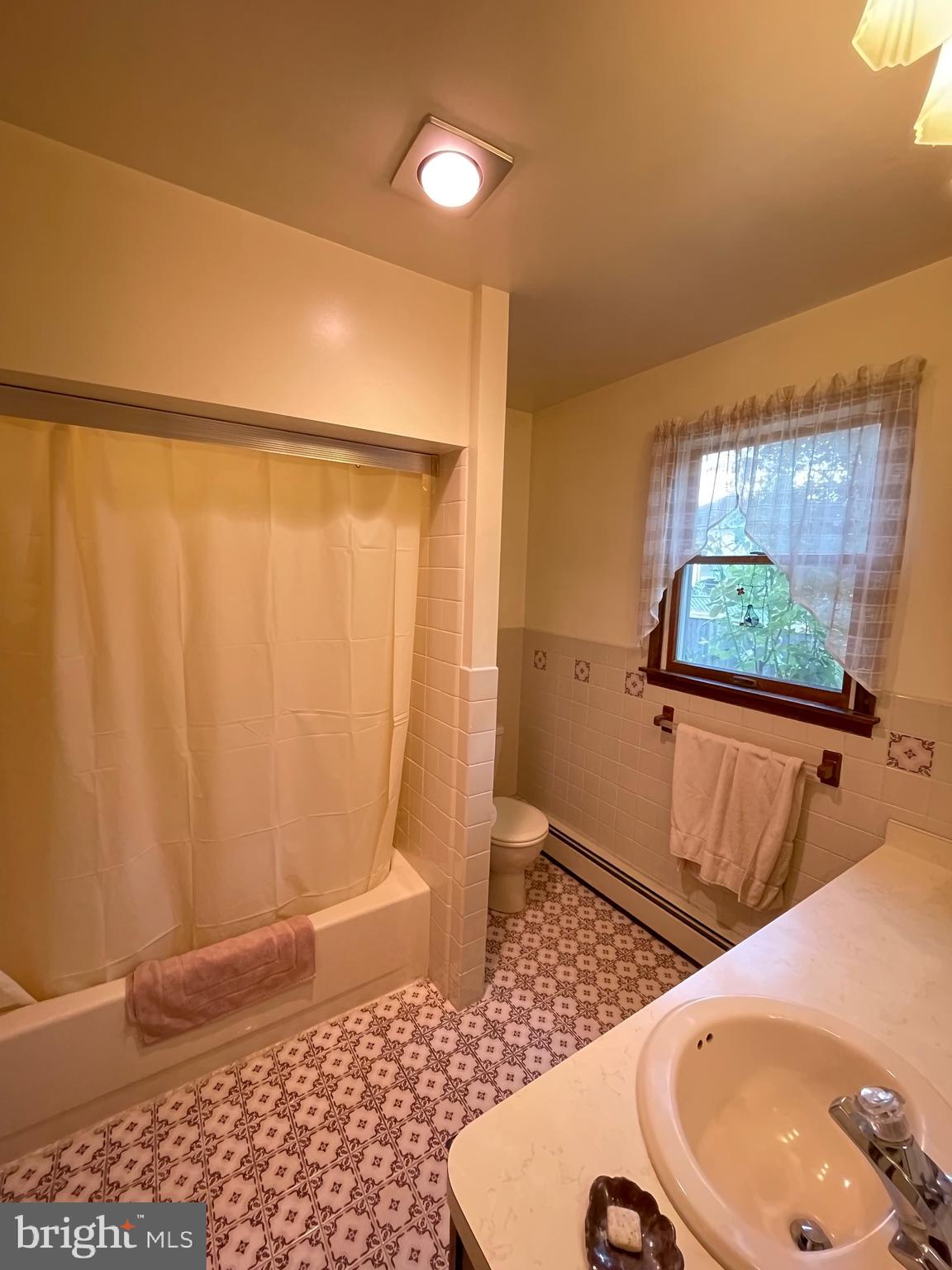415 Unity Terrace Rutledge, PA 19070 - Photo 10 of 25 1st floor bathroom