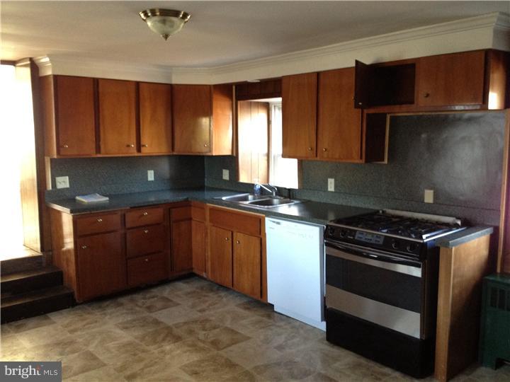 155 Warwick Road Elverson, PA 19520 - Photo 4 of 20 Kitchen