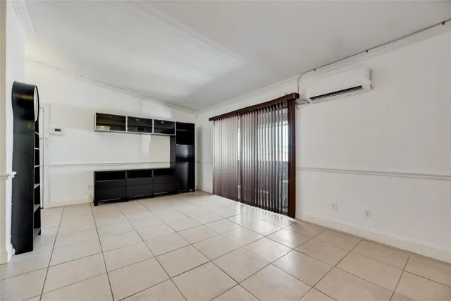 $1,000 | 2627 Douglas Avenue, Unit 205, Dallas, TX 75219