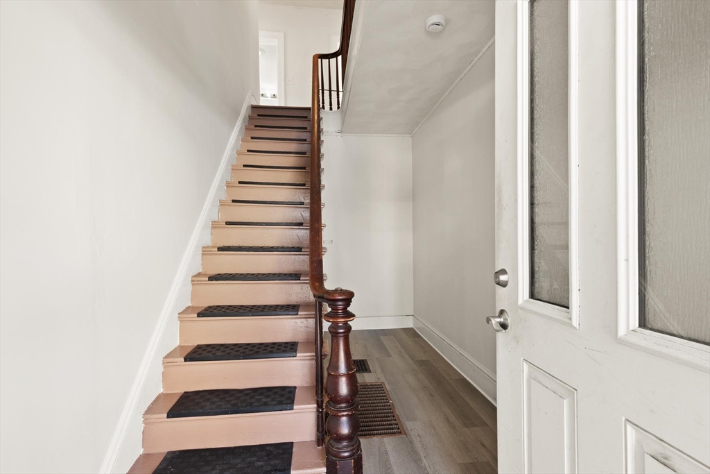 22 Scott Street Woburn, MA 01801 - Photo 4 of 29