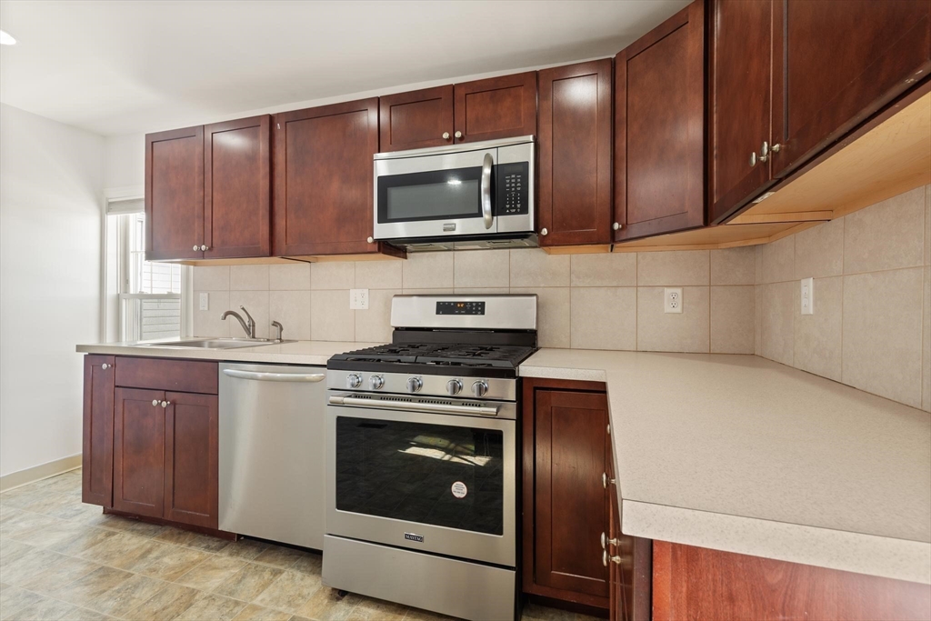 22 Scott Street Woburn, MA 01801 - Photo 8 of 29