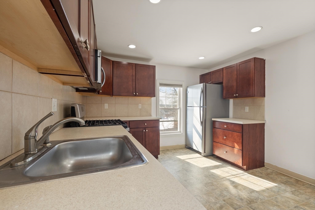 22 Scott Street Woburn, MA 01801 - Photo 9 of 29