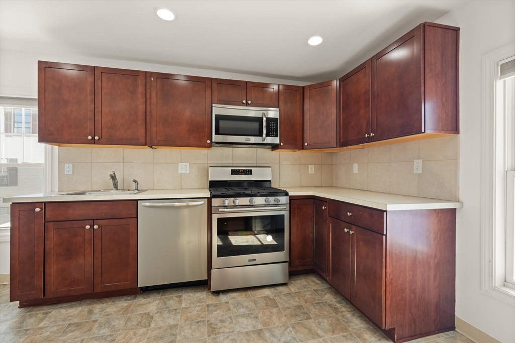 22 Scott Street Woburn, MA 01801 - Photo 10 of 29
