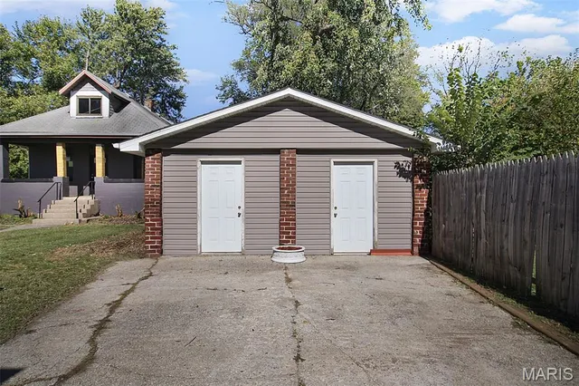 $250,000 | 2821 Edwards Street, Granite City, IL 62040