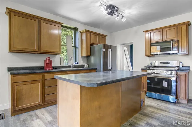 $250,000 | 2821 Edwards Street, Granite City, IL 62040