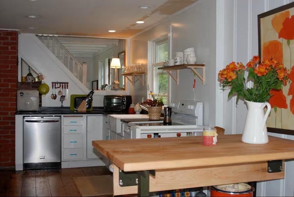268 Barn Hill Road Chatham, MA 02633 - Photo 8 of 29 Gallery Image 8