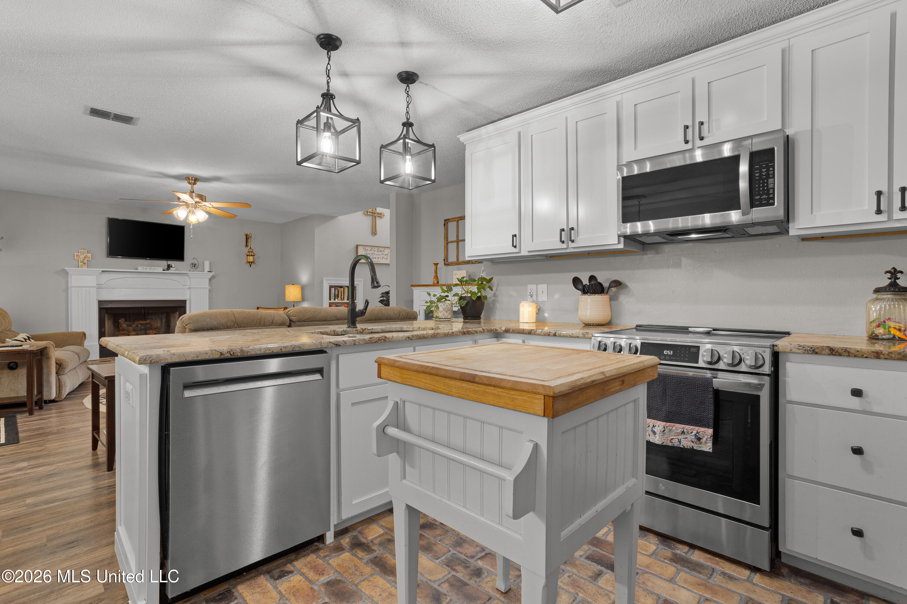 18114 Bert Dedeaux Road Saucier, MS 39574 - Photo 11 of 36 00012