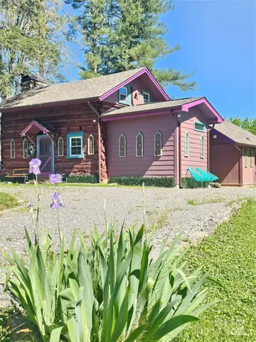 a front view of house with yard