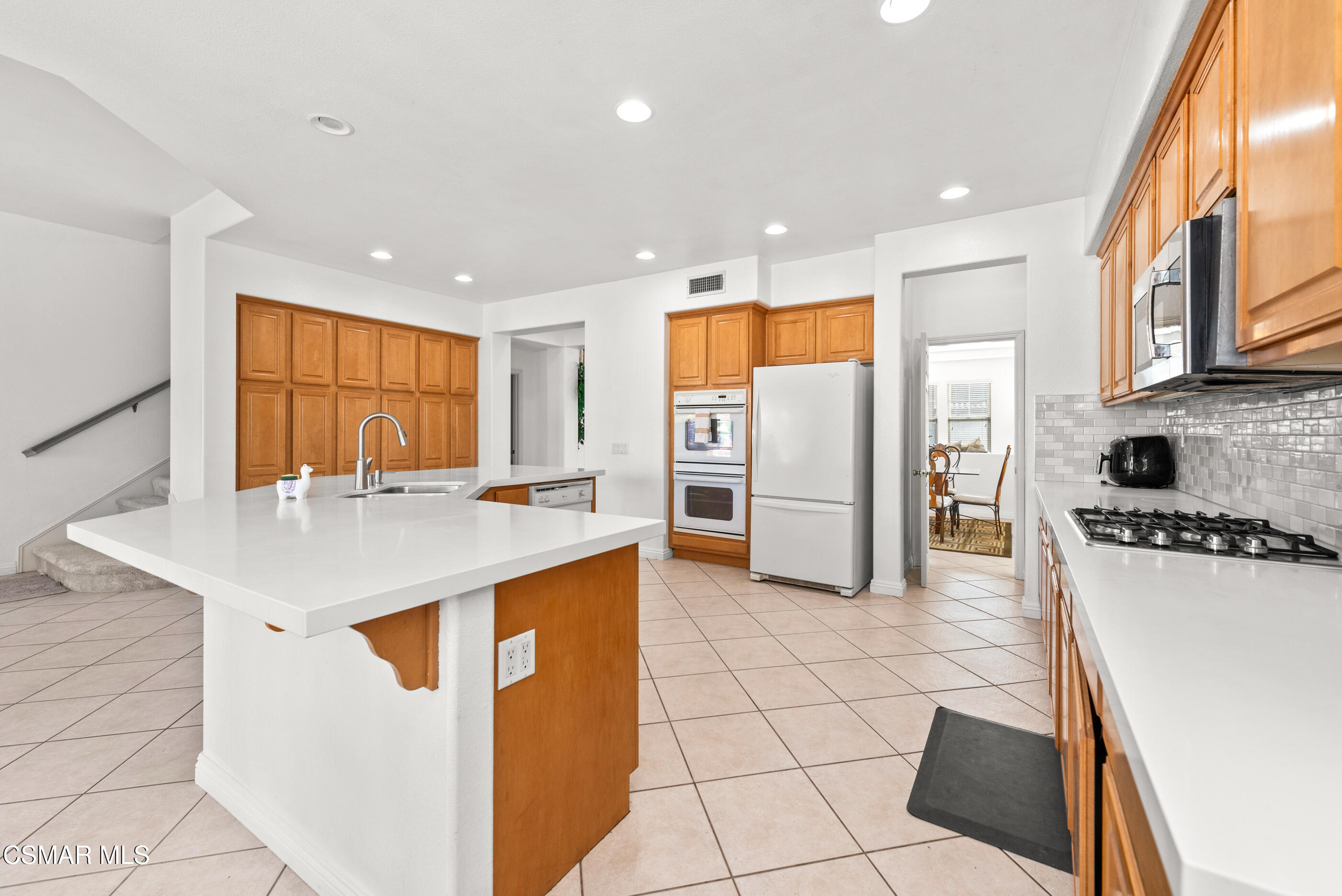 5953 Piuma Court Simi Valley, CA 93063 - Photo 20 of 90 Kitchen
