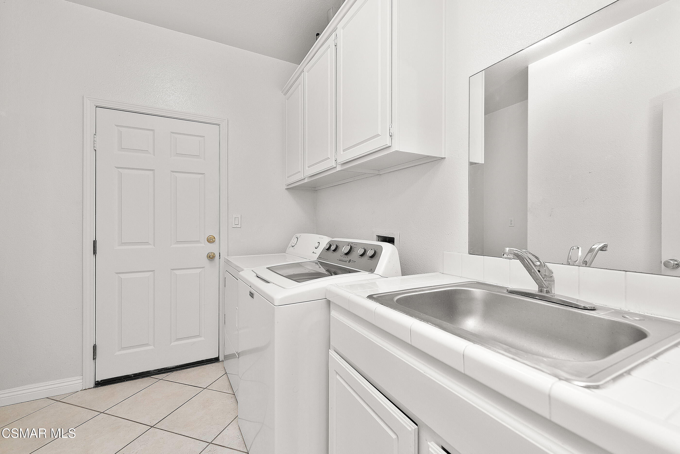 5953 Piuma Court Simi Valley, CA 93063 - Photo 35 of 90 Laundry Room