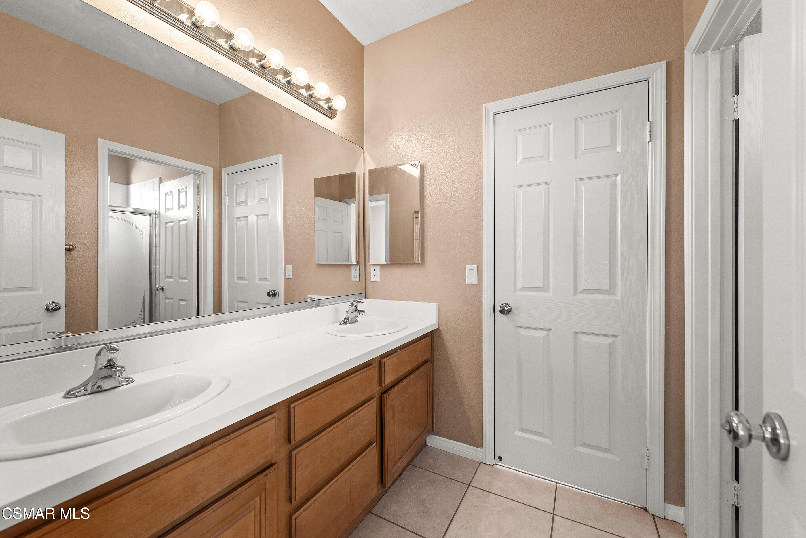 5953 Piuma Court Simi Valley, CA 93063 - Photo 41 of 90 Hall Bathroom