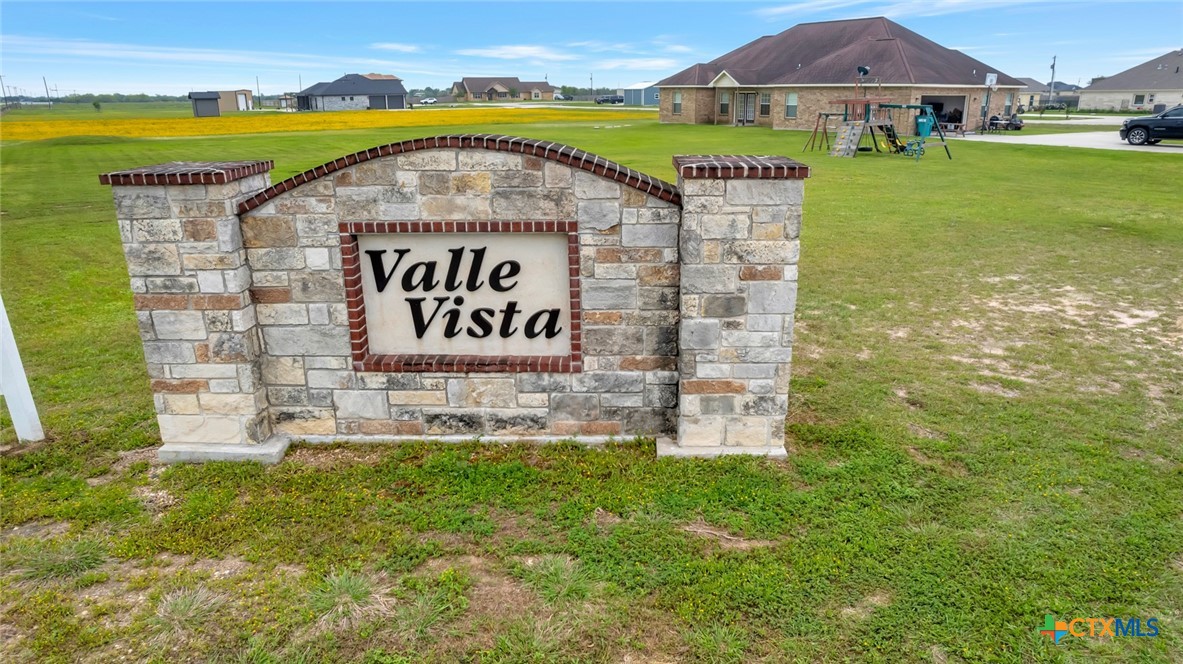 104 Monte Vista Street Victoria, TX 77905 - Photo 2 of 12